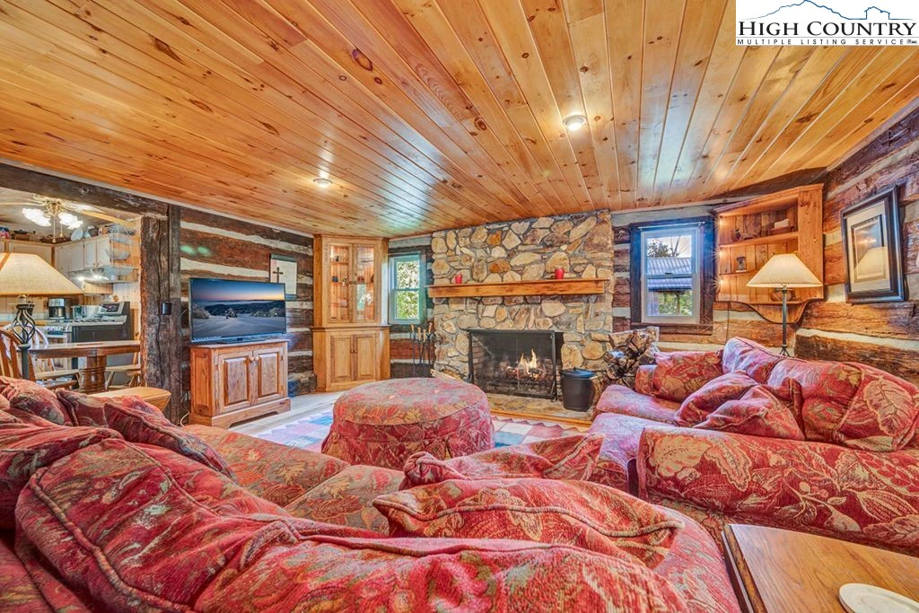 Image number 4 for the current listing