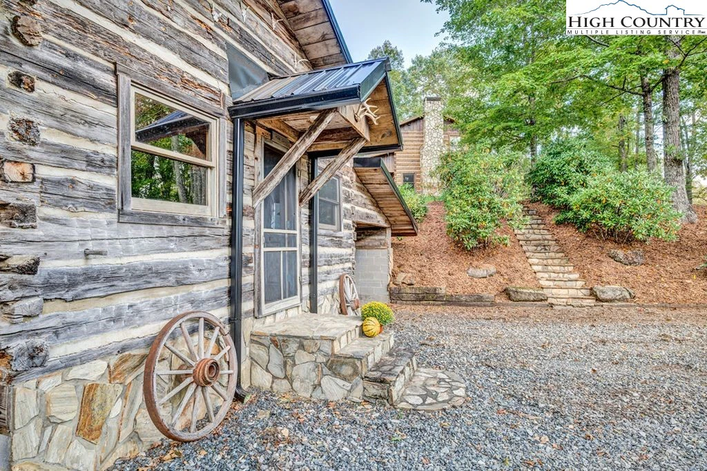 Image number 13 for the current listing