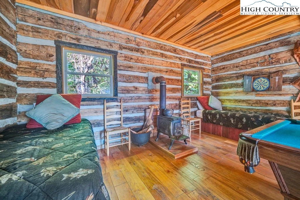Image number 15 for the current listing