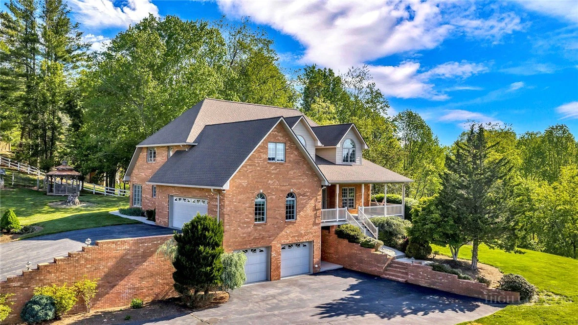 Image number 1 for the current listing