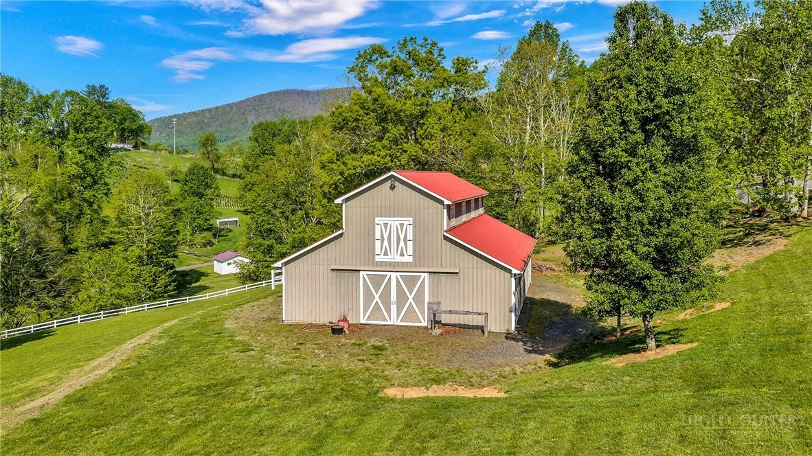 Image number 18 for the current listing