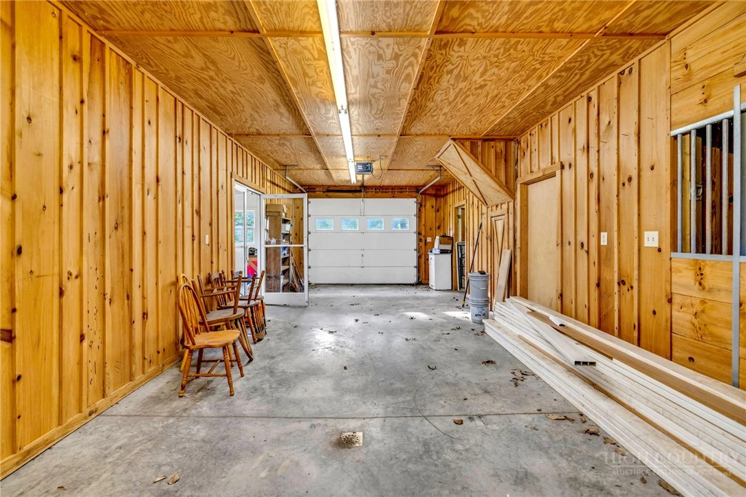 Image number 19 for the current listing