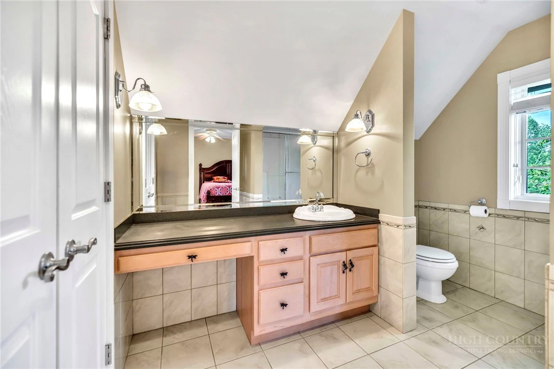 Image number 3 for the current listing