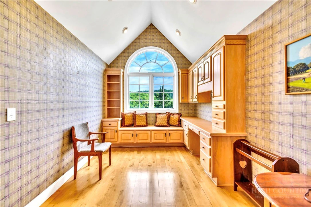 Image number 4 for the current listing