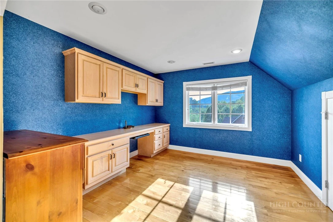 Image number 10 for the current listing