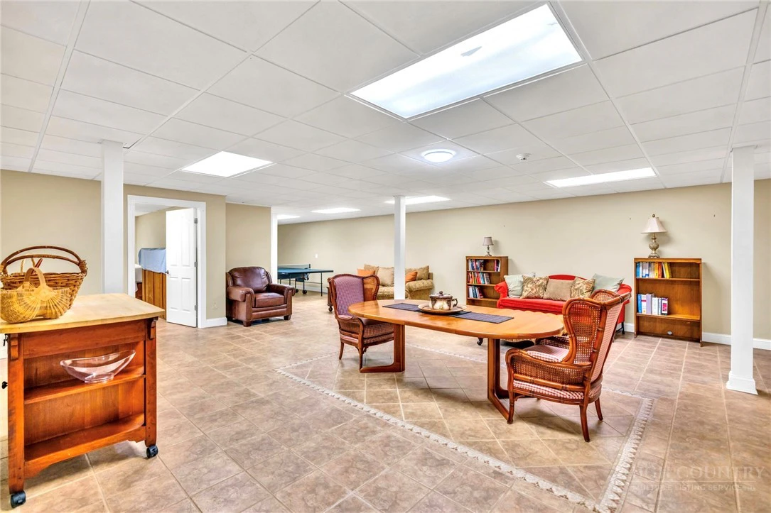 Image number 2 for the current listing