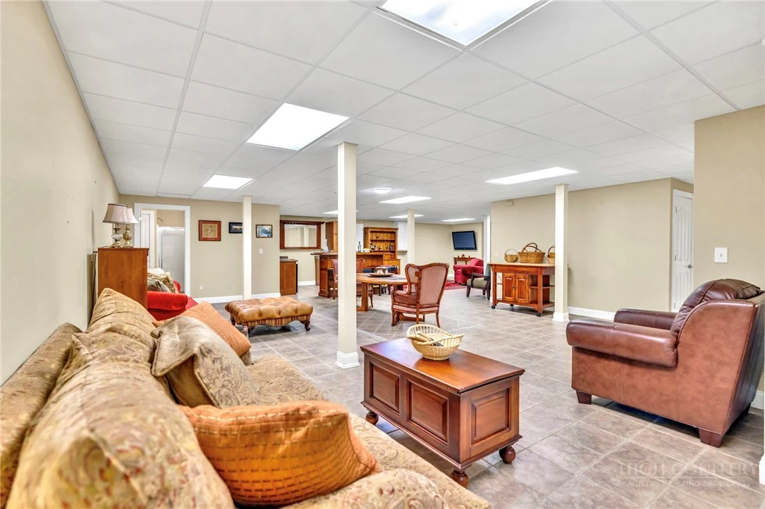 Image number 15 for the current listing