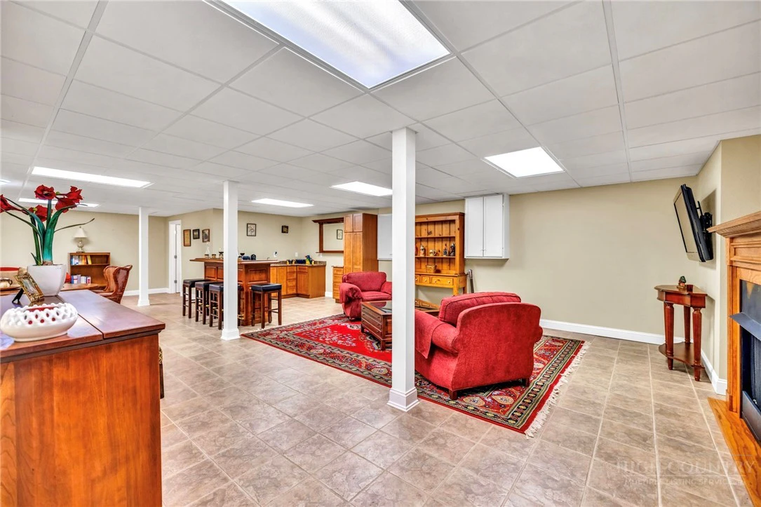 Image number 11 for the current listing