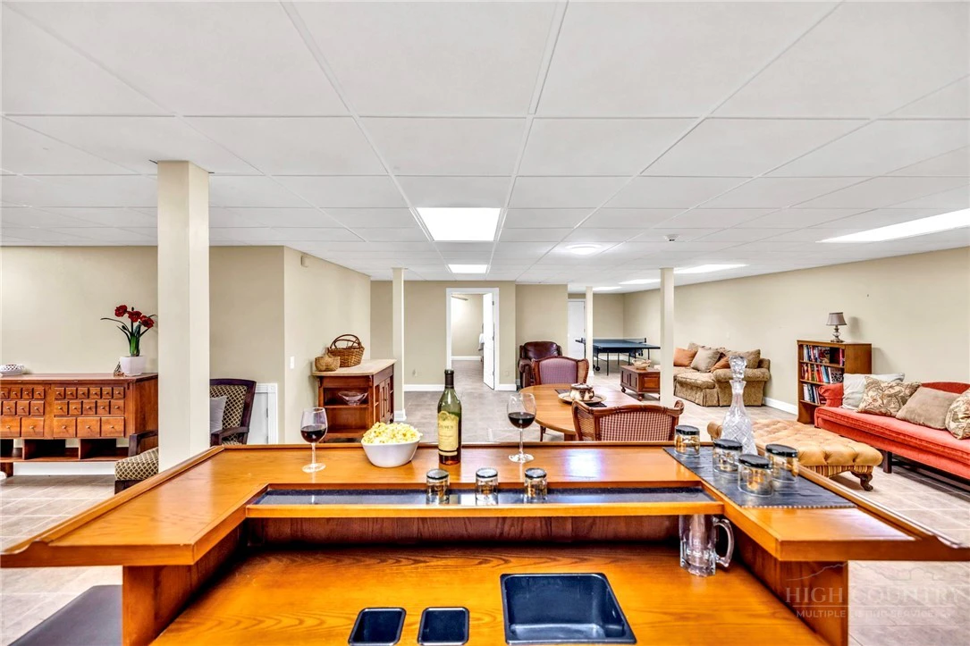 Image number 12 for the current listing