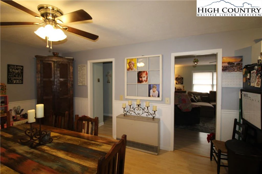Image number 21 for the current listing