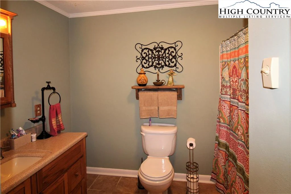 Image number 4 for the current listing