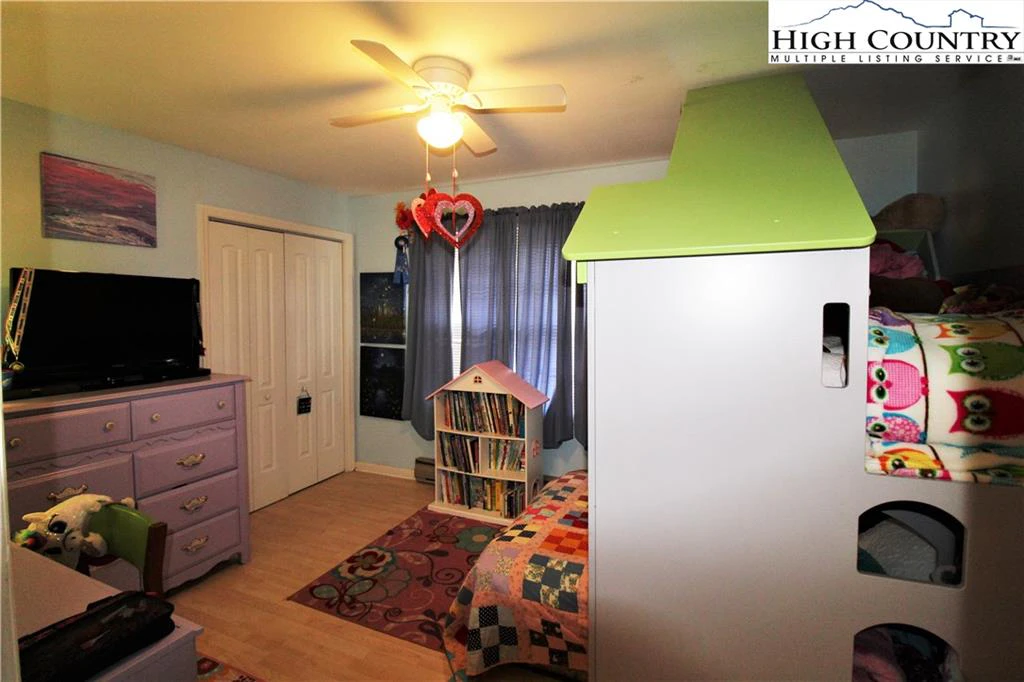 Image number 5 for the current listing