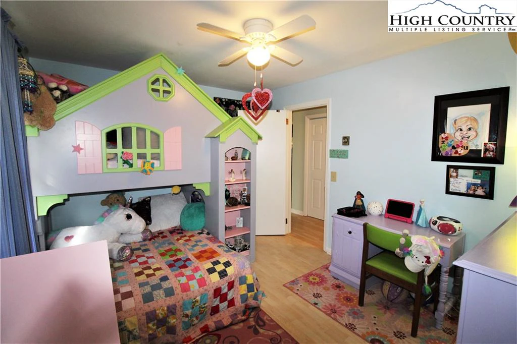 Image number 6 for the current listing