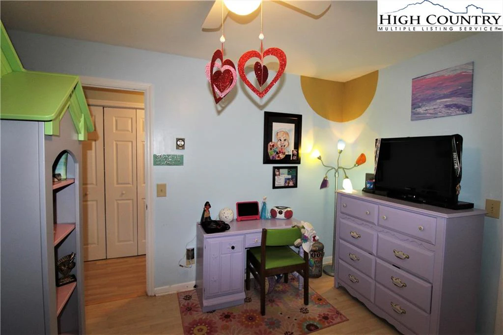 Image number 7 for the current listing
