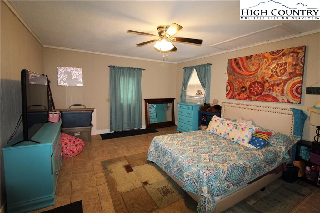 Image number 8 for the current listing