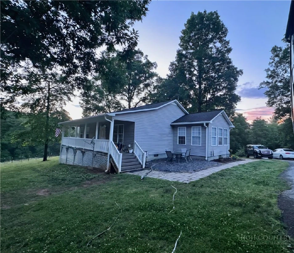 Image number 1 for the current listing