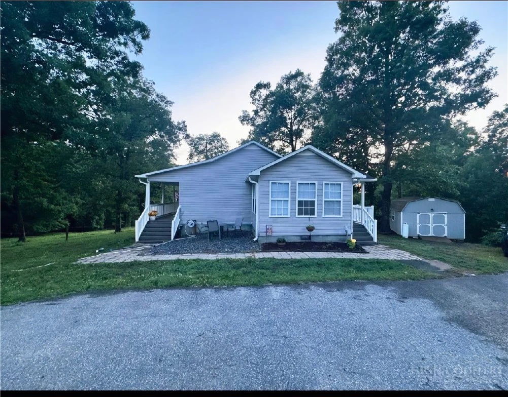Image number 2 for the current listing