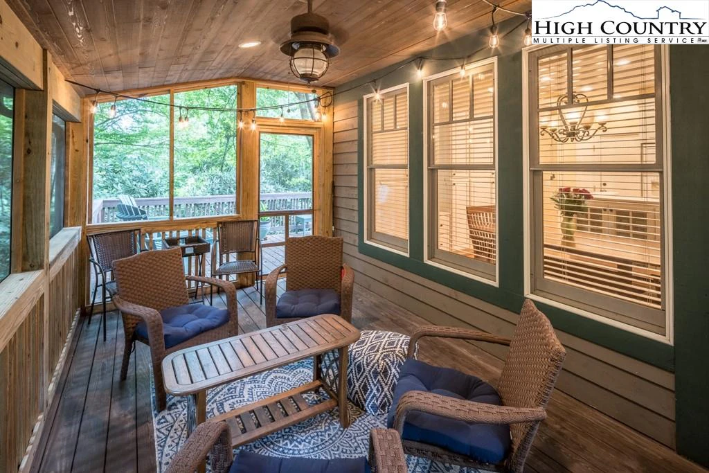 Image number 2 for the current listing