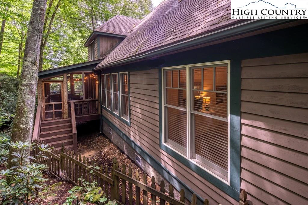 Image number 4 for the current listing