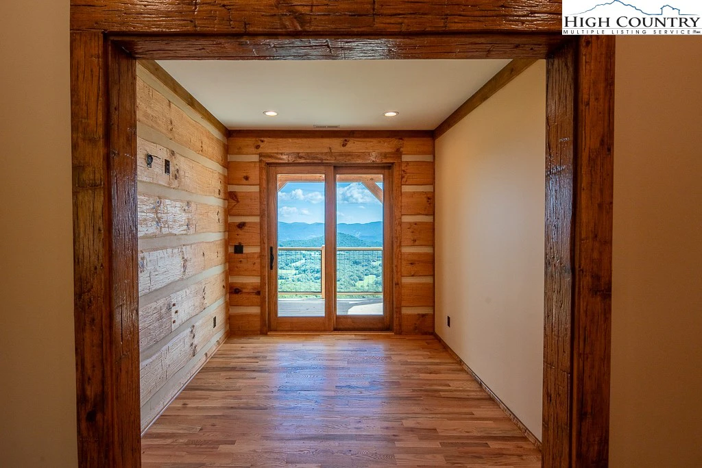 Image number 5 for the current listing