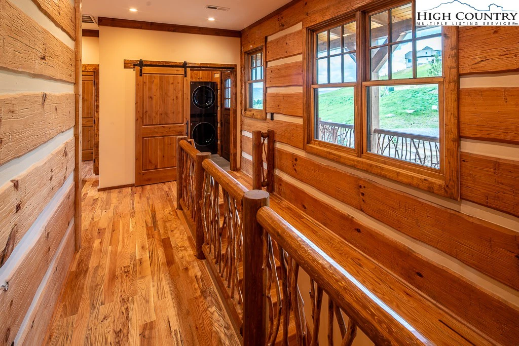 Image number 9 for the current listing