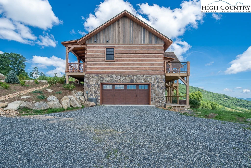 Image number 17 for the current listing