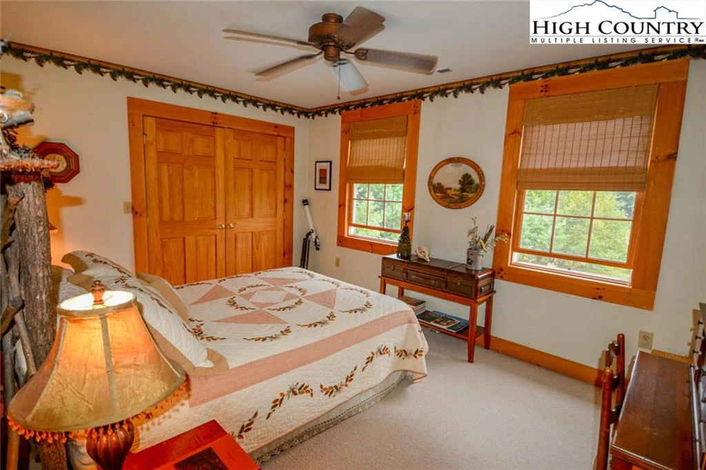 Image number 14 for the current listing