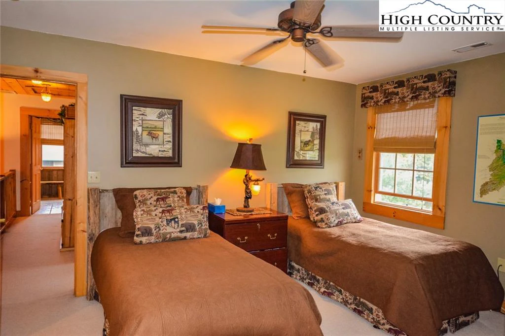 Image number 3 for the current listing