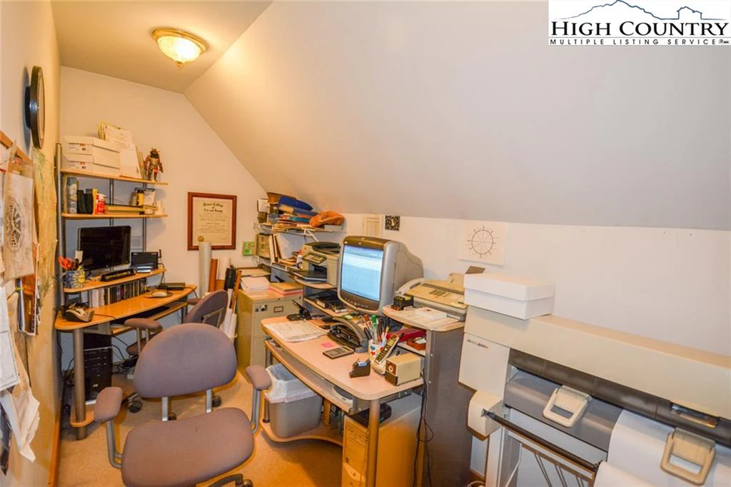 Image number 4 for the current listing