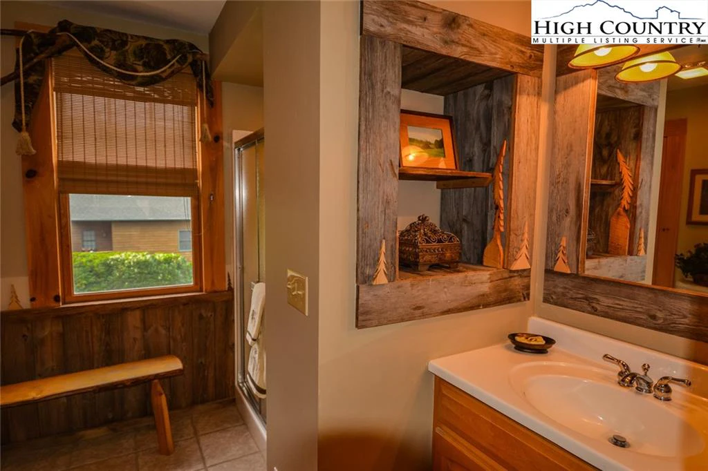 Image number 5 for the current listing
