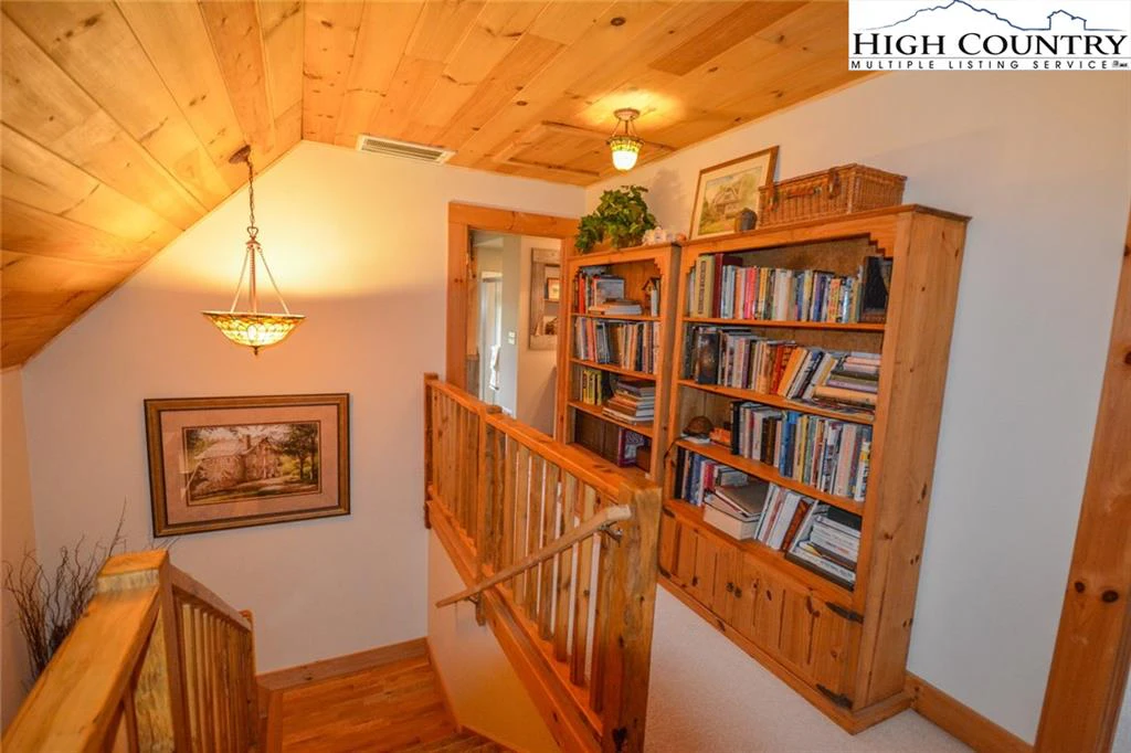 Image number 7 for the current listing