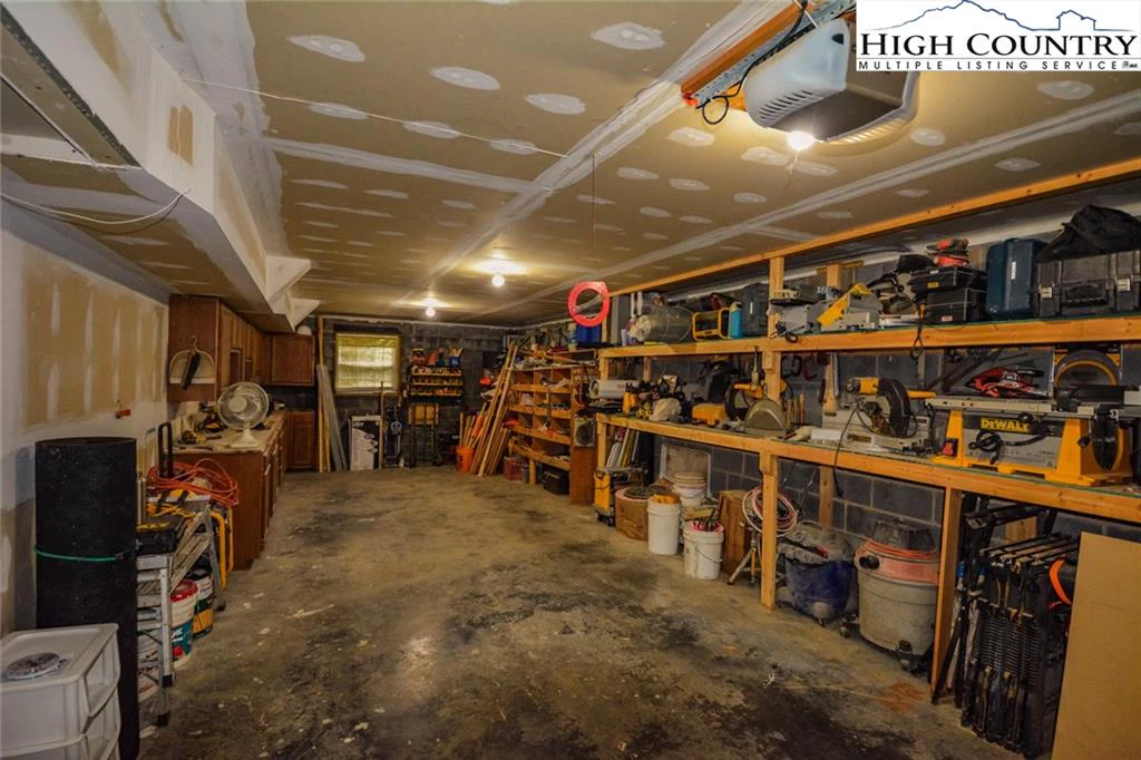 Image number 11 for the current listing
