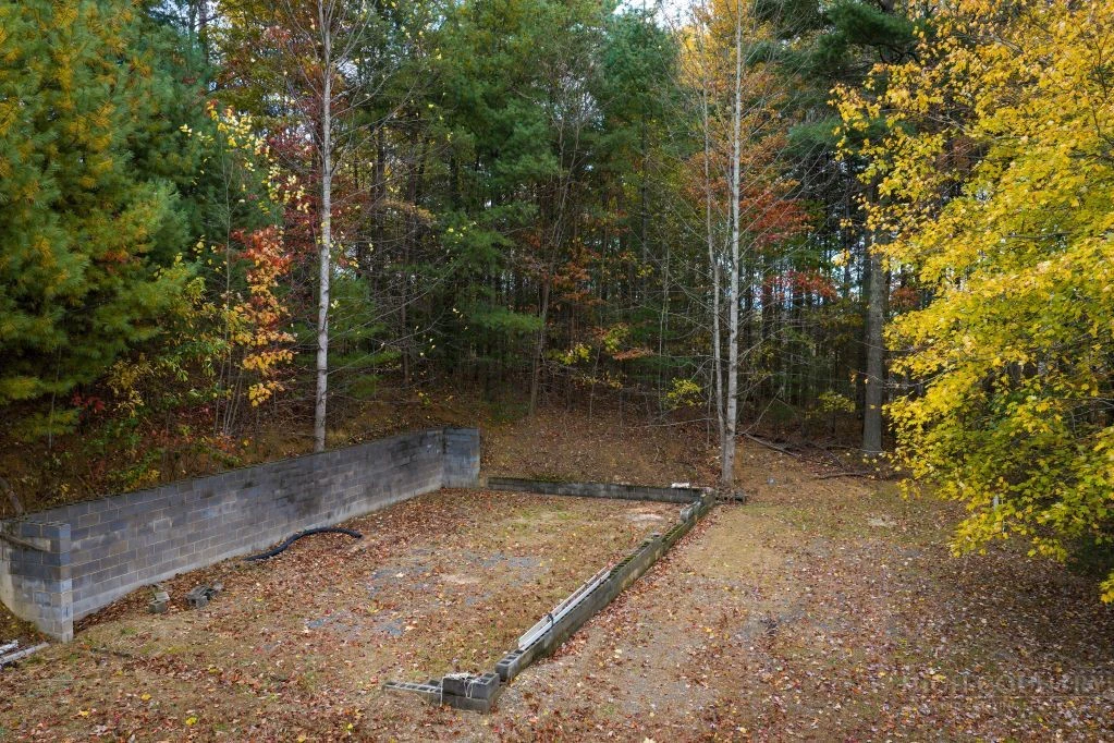 Image number 14 for the current listing