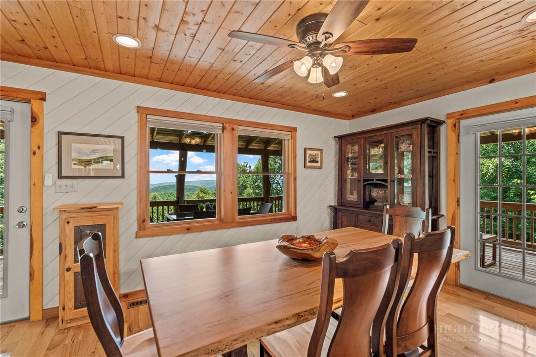 Image number 9 for the current listing