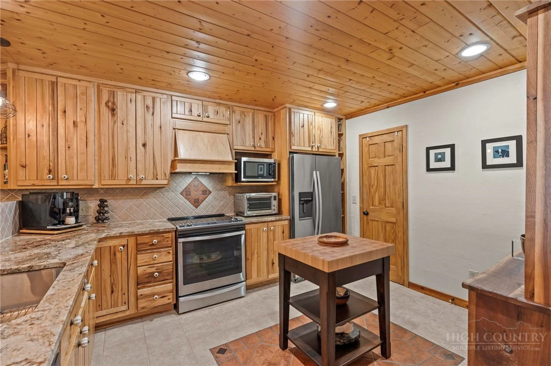 Image number 11 for the current listing