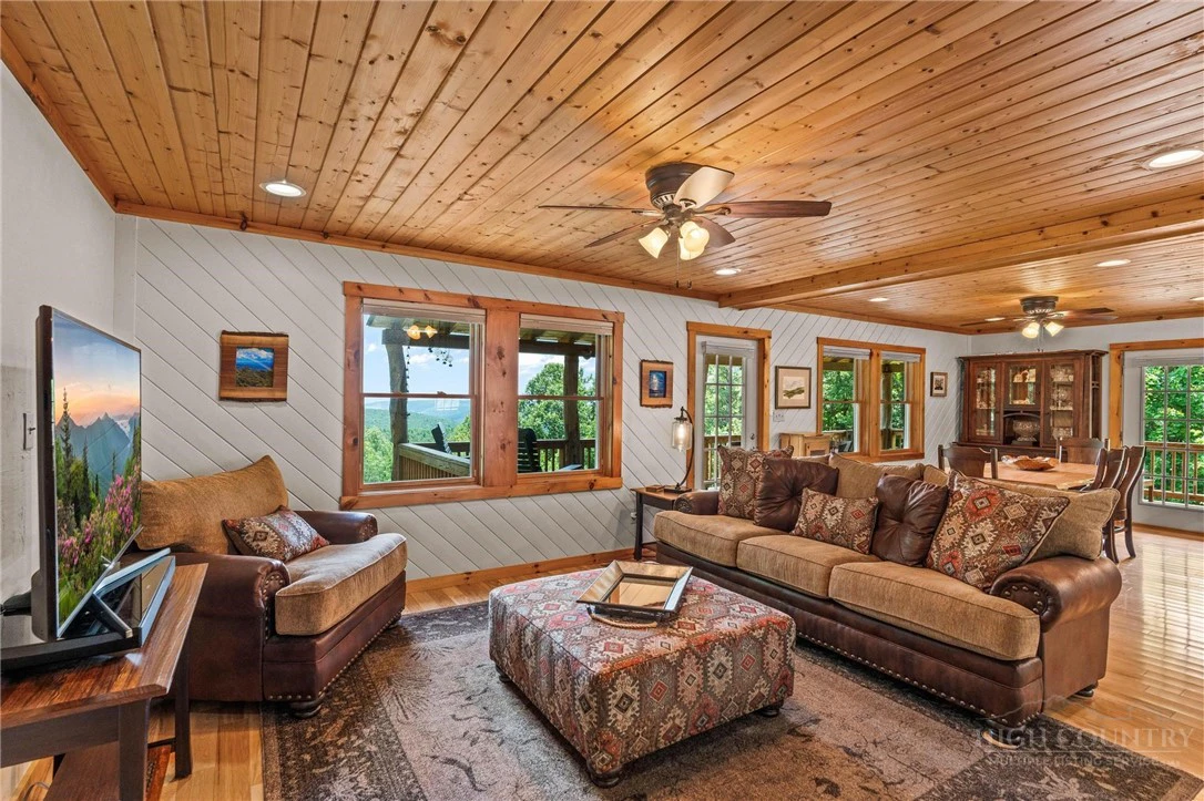 Image number 8 for the current listing