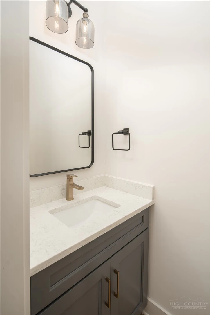 Image number 8 for the current listing