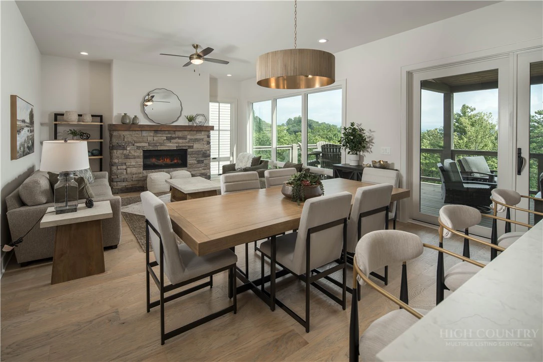 Image number 9 for the current listing