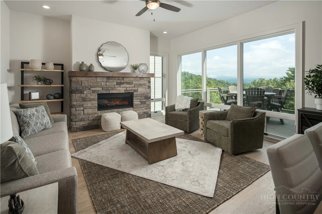 Image number 11 for the current listing