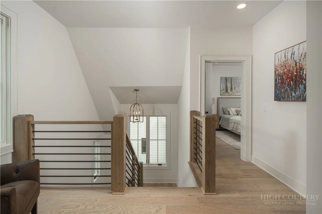 Image number 18 for the current listing