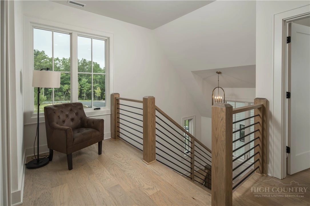 Image number 19 for the current listing