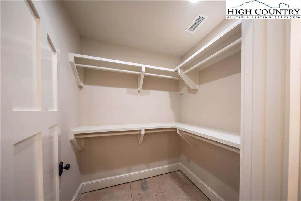 Image number 9 for the current listing