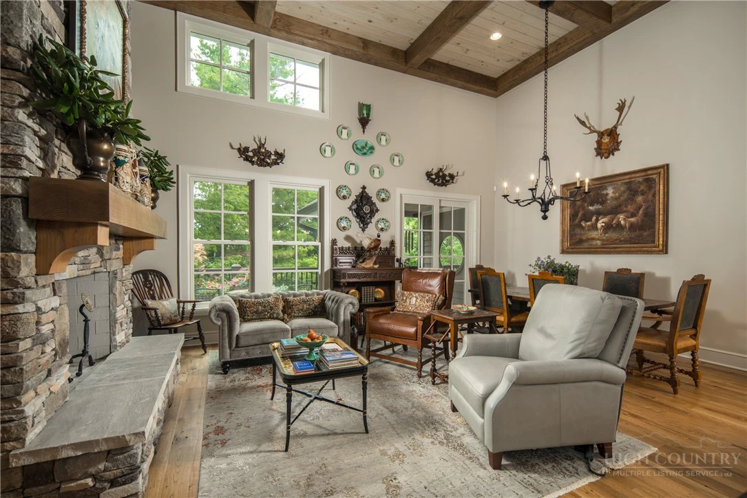 Image number 4 for the current listing