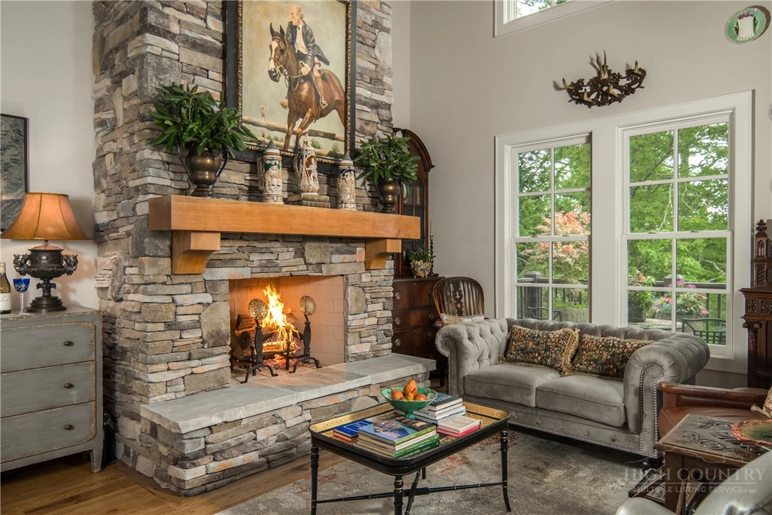 Image number 9 for the current listing
