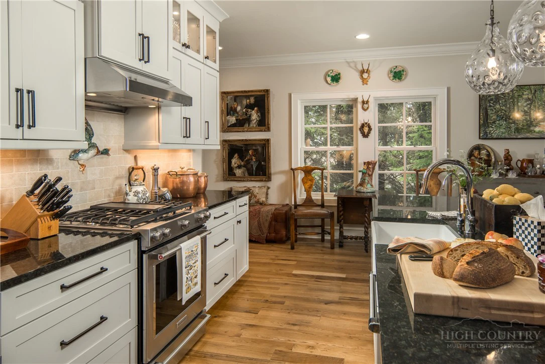 Image number 18 for the current listing