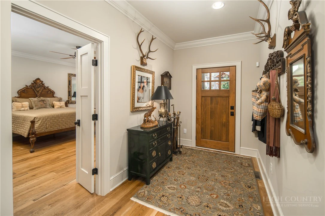 Image number 3 for the current listing