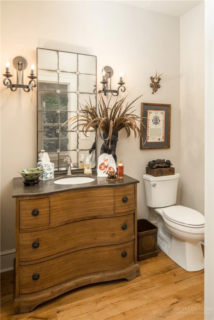 Image number 21 for the current listing