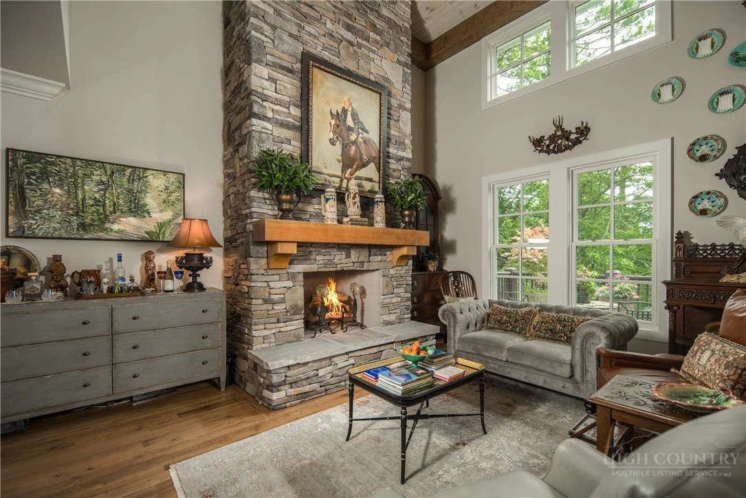 Image number 8 for the current listing