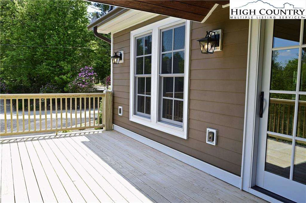 Image number 15 for the current listing