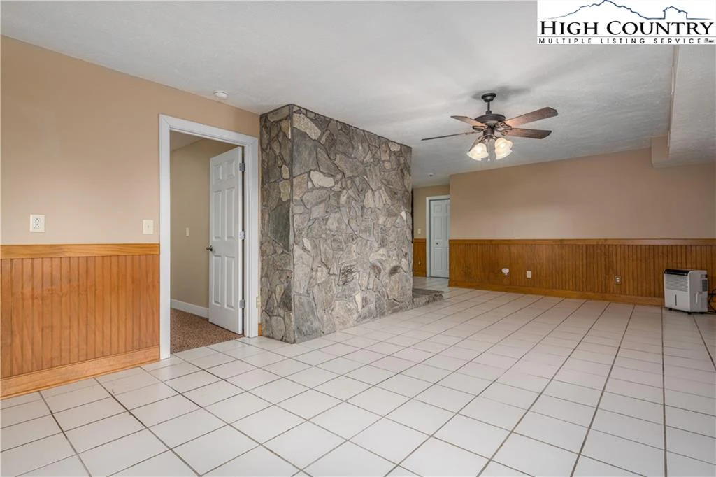 Image number 10 for the current listing